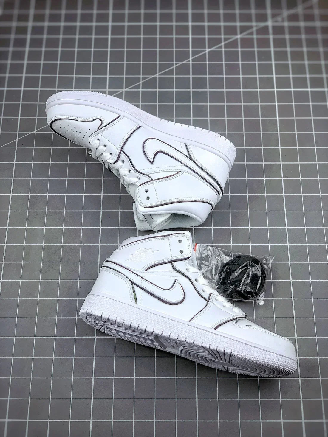 AIR JORDAN 1 MID
